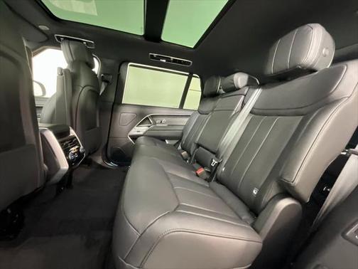 2025 Land Rover Range Rover P530 SE 7 Seat