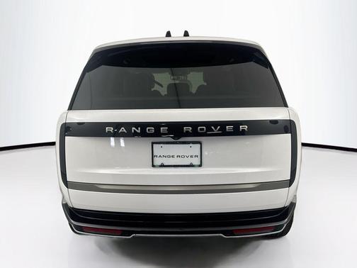 Ostuni Pearl Wht Prem Met 2026 Land Rover Range Rover P530 SE