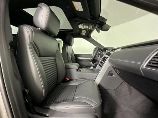 2025 Land Rover Discovery P360 Dynamic SE