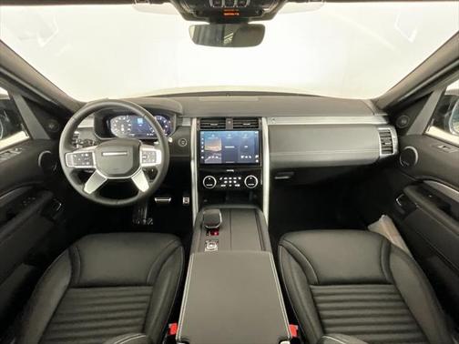 2025 Land Rover Discovery P360 Dynamic SE
