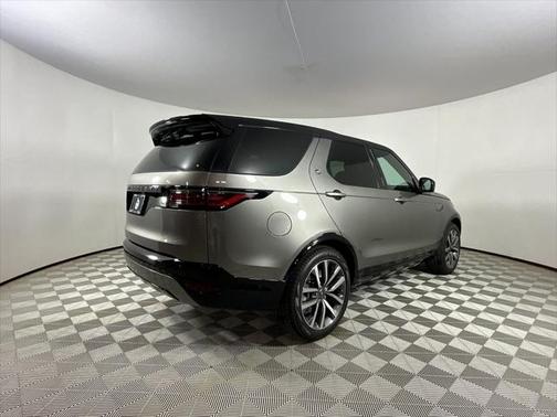 2025 Land Rover Discovery P360 Dynamic SE