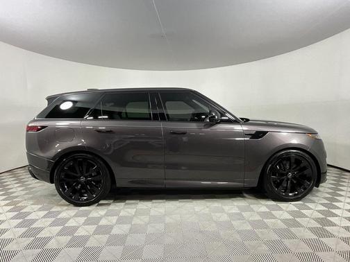 2025 Land Rover Range Rover Sport SE