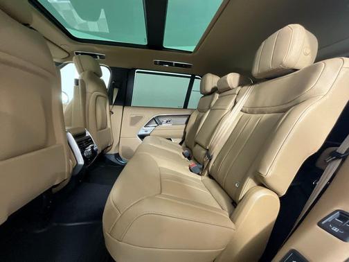 2025 Land Rover Range Rover P400 SE 7 Seat