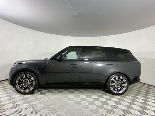 2025 Land Rover Range Rover P400 SE 7 Seat
