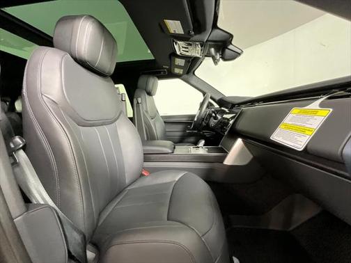2025 Land Rover Range Rover P400 SE 7 Seat