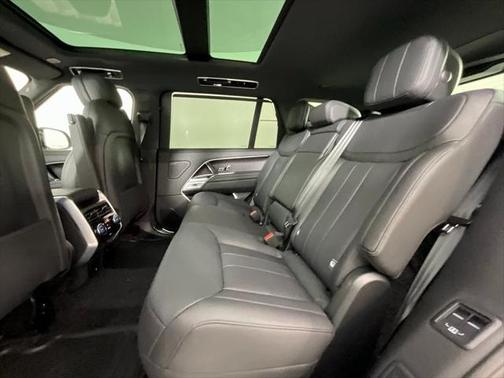 2025 Land Rover Range Rover P400 SE 7 Seat