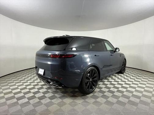 2025 Land Rover Range Rover Sport SE