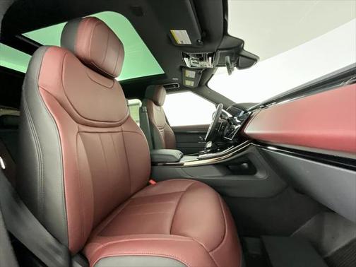 2025 Land Rover Range Rover Sport SE