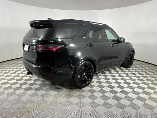2023 Land Rover Discovery P300 S R-Dynamic