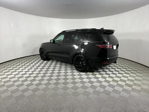 2023 Land Rover Discovery P300 S R-Dynamic