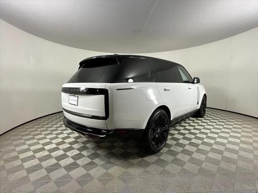 2025 Land Rover Range Rover P530 SE 7 Seat