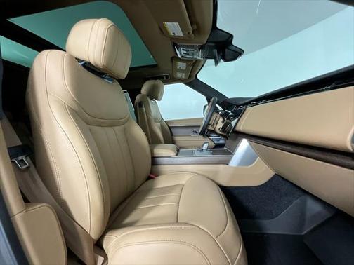 2025 Land Rover Range Rover P530 SE 7 Seat