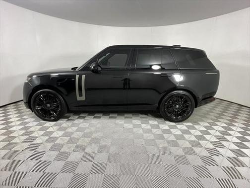 2025 Land Rover Range Rover P400 SE