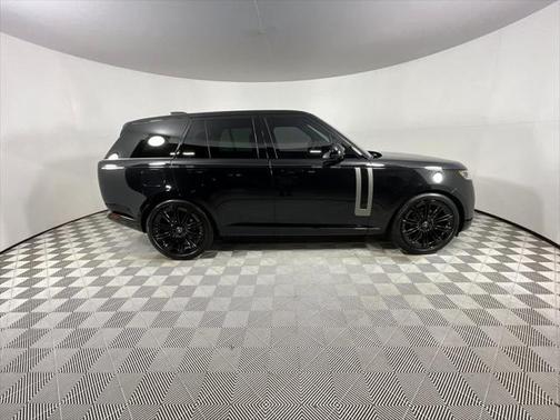 2025 Land Rover Range Rover P400 SE