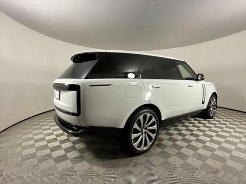 2025 Land Rover Range Rover P530 SE 7 Seat