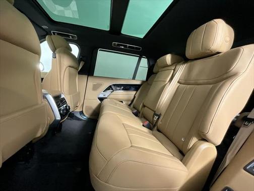 2025 Land Rover Range Rover P530 SE 7 Seat
