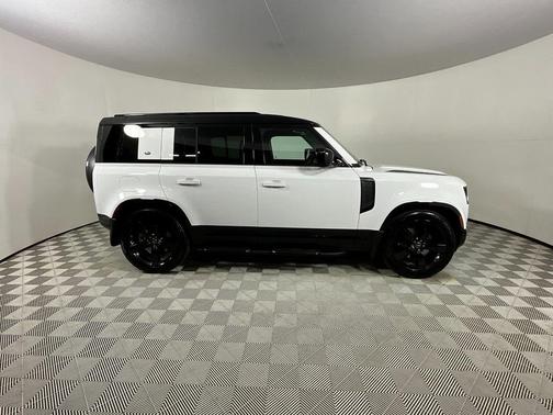 2024 Land Rover Defender 110 P400 X-Dynamic SE