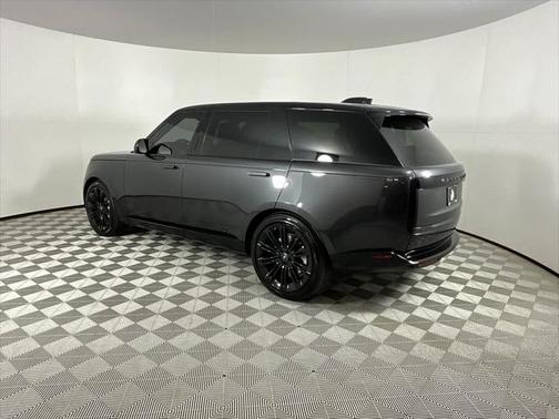 2024 Land Rover Range Rover P530 SE