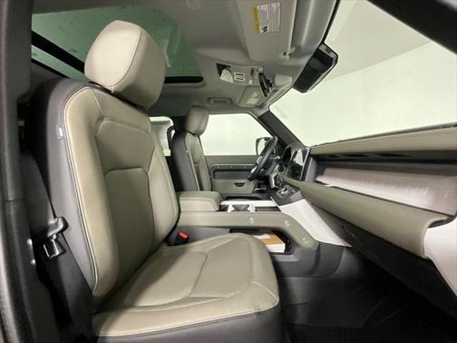 2025 Land Rover Defender 110 P400 S