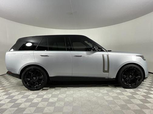2023 Land Rover Range Rover P530 SE