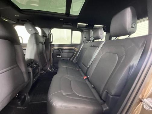 2025 Land Rover Defender 110 P400 S