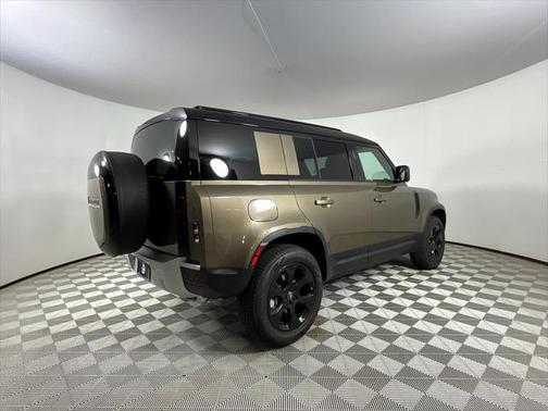 2025 Land Rover Defender 110 P400 S