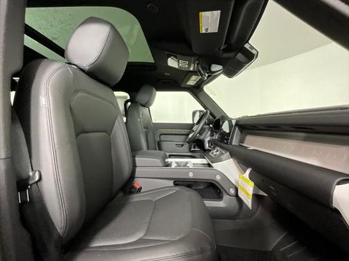 2025 Land Rover Defender 110 P400 S