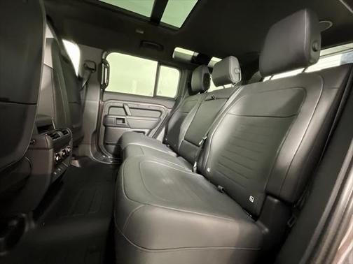 2025 Land Rover Defender 110 V8