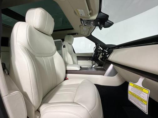 2025 Land Rover Range Rover P530 SE