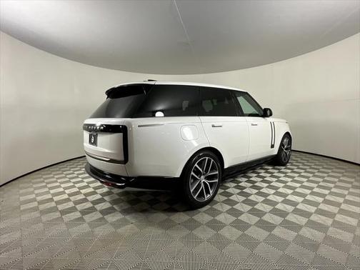 2025 Land Rover Range Rover P530 SE