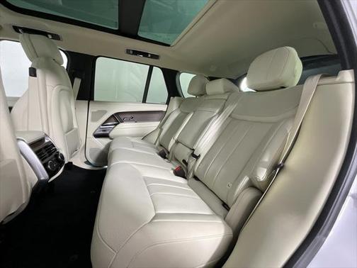 2025 Land Rover Range Rover P530 SE