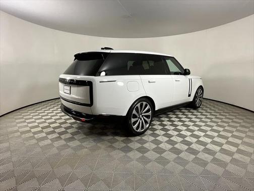 2025 Land Rover Range Rover P530 SE
