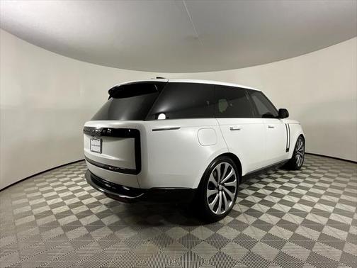 2025 Land Rover Range Rover P530 SE
