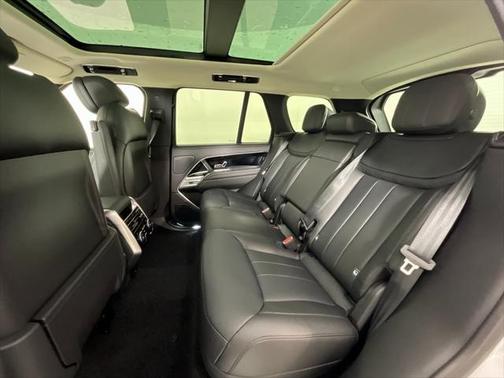 2025 Land Rover Range Rover P530 SE