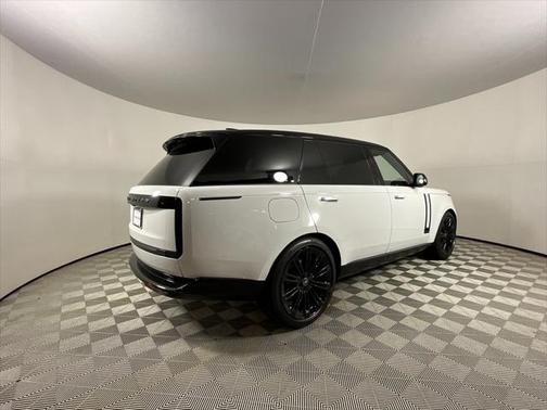 2025 Land Rover Range Rover P400 SE 7 Seat