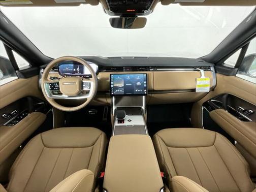 2025 Land Rover Range Rover P400 SE 7 Seat