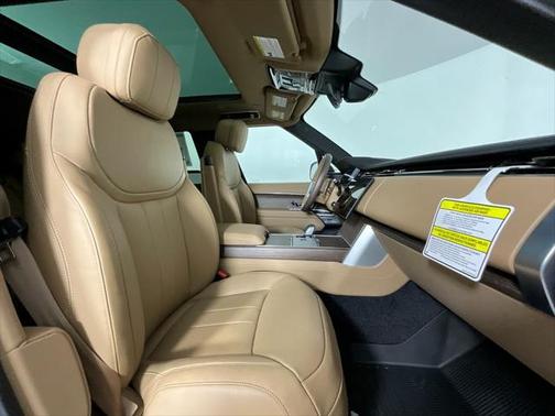 2025 Land Rover Range Rover P400 SE 7 Seat