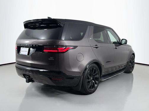 Lantau Bronze Metallic 2024 Land Rover Discovery P360 Dynamic SE