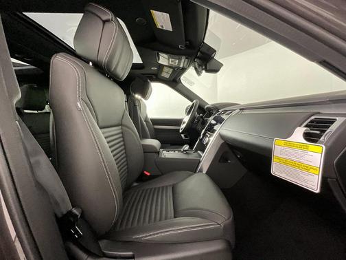 2026 Land Rover Discovery Tempest Edition