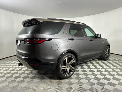 2026 Land Rover Discovery Tempest Edition