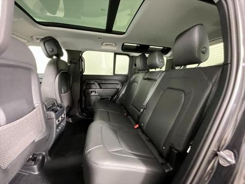 2025 Land Rover Defender X-Dynamic SE