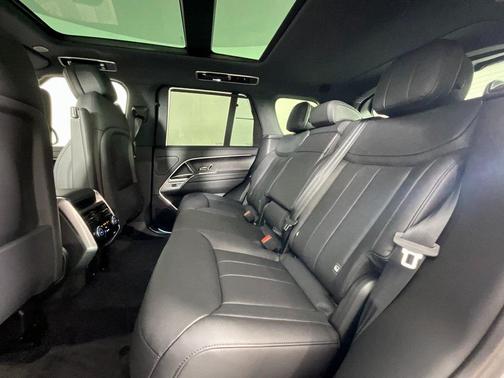 2025 Land Rover Range Rover P530 SE
