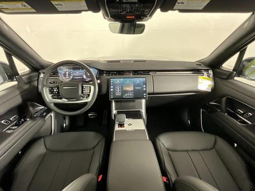 2025 Land Rover Range Rover P530 SE