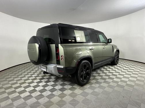 2025 Land Rover Defender 110 P400 S