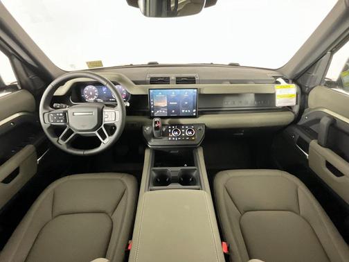 2025 Land Rover Defender 110 P400 S