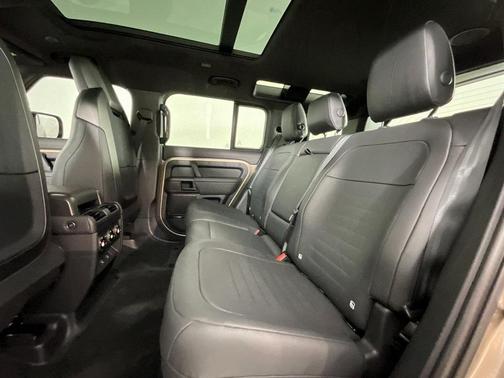 2025 Land Rover Defender 110 V8