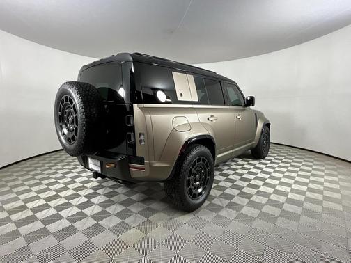2025 Land Rover Defender 110 V8
