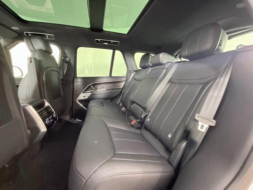 2025 Land Rover Range Rover P400 SE