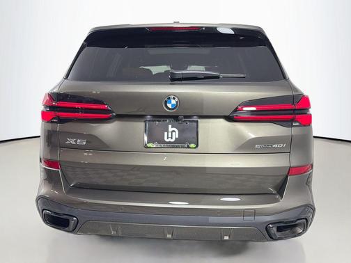 Manhattan Green Metallic 2025 BMW X5 sDrive40i