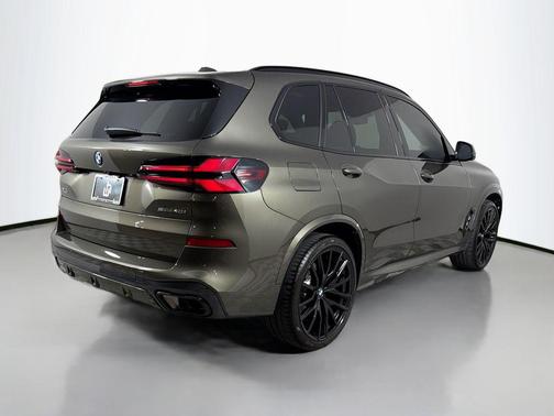 Manhattan Green Metallic 2025 BMW X5 sDrive40i